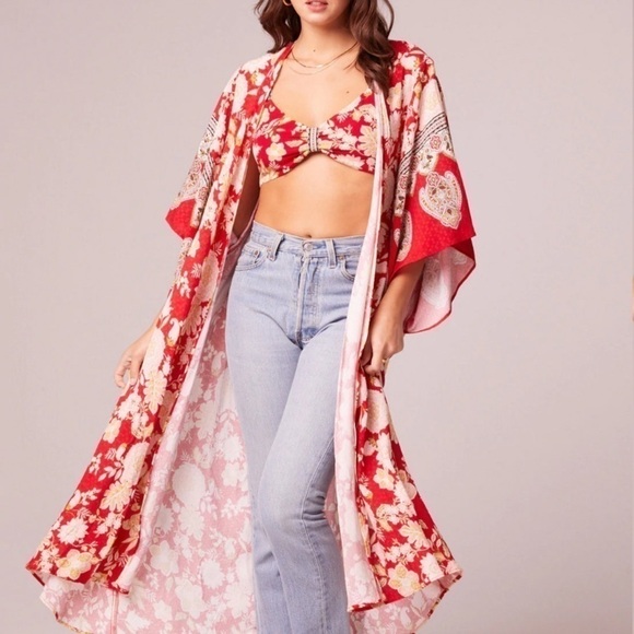 NWT! BAND OF GYPSIES  FROM PARIS WITH LOVE RED FLORAL KIMONO - RED/PALE BLUSH - Picture 2 of 4